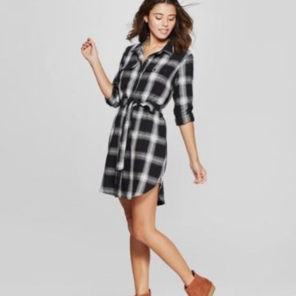https://poshmark.com/listing/FLASH-SALE-Bel Universal Thread Flannel Shirt Dress